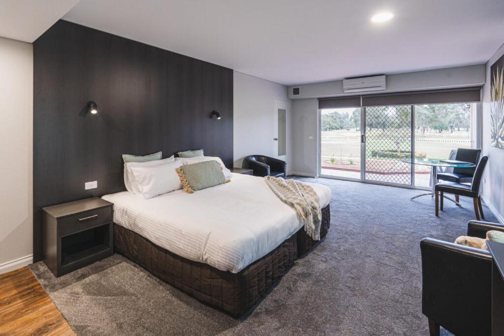 亚勒旺加穆瓦尔瓦高尔夫俱乐部酒店 外观 照片 A suite at the hotel