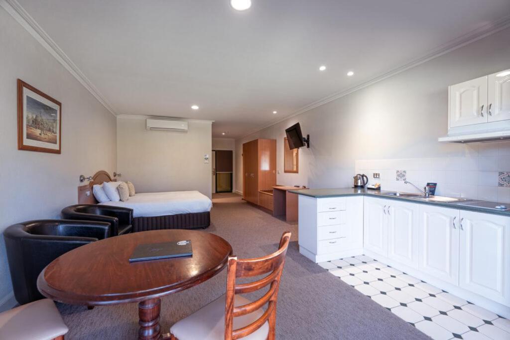 亚勒旺加穆瓦尔瓦高尔夫俱乐部酒店 外观 照片 Studio apartment