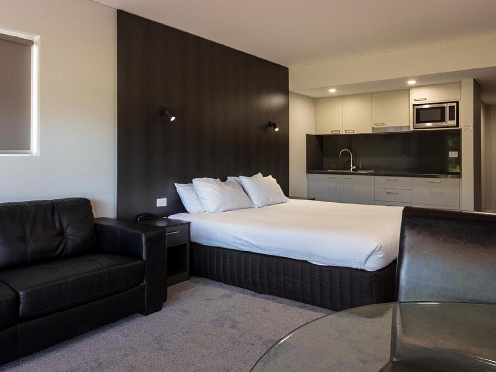 亚勒旺加穆瓦尔瓦高尔夫俱乐部酒店 外观 照片 Studio apartment