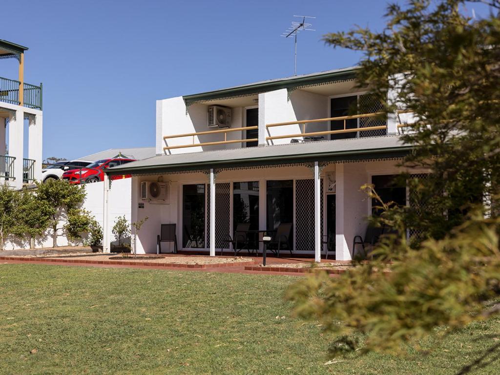 亚勒旺加穆瓦尔瓦高尔夫俱乐部酒店 外观 照片 The house at 1001 North Beach Road, Esperance, Western Australia