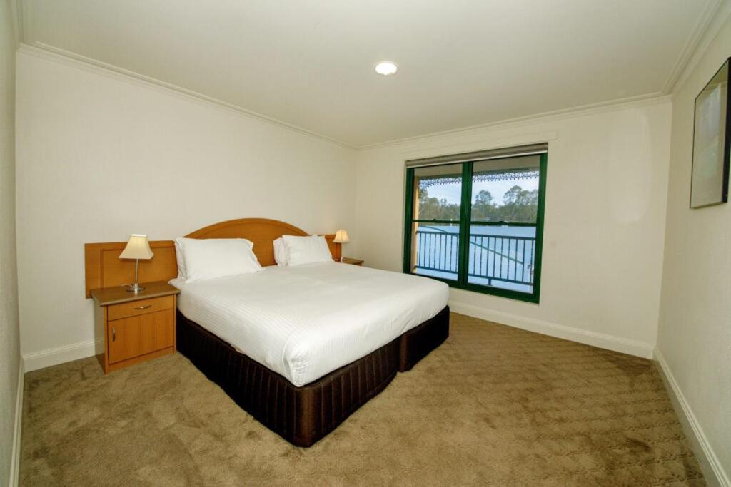 亚勒旺加穆瓦尔瓦高尔夫俱乐部酒店 外观 照片 A bedroom at the hotel