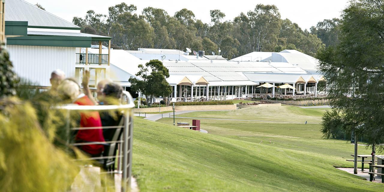 亚勒旺加穆瓦尔瓦高尔夫俱乐部酒店 外观 照片 The clubhouse at the Adelaide Oval