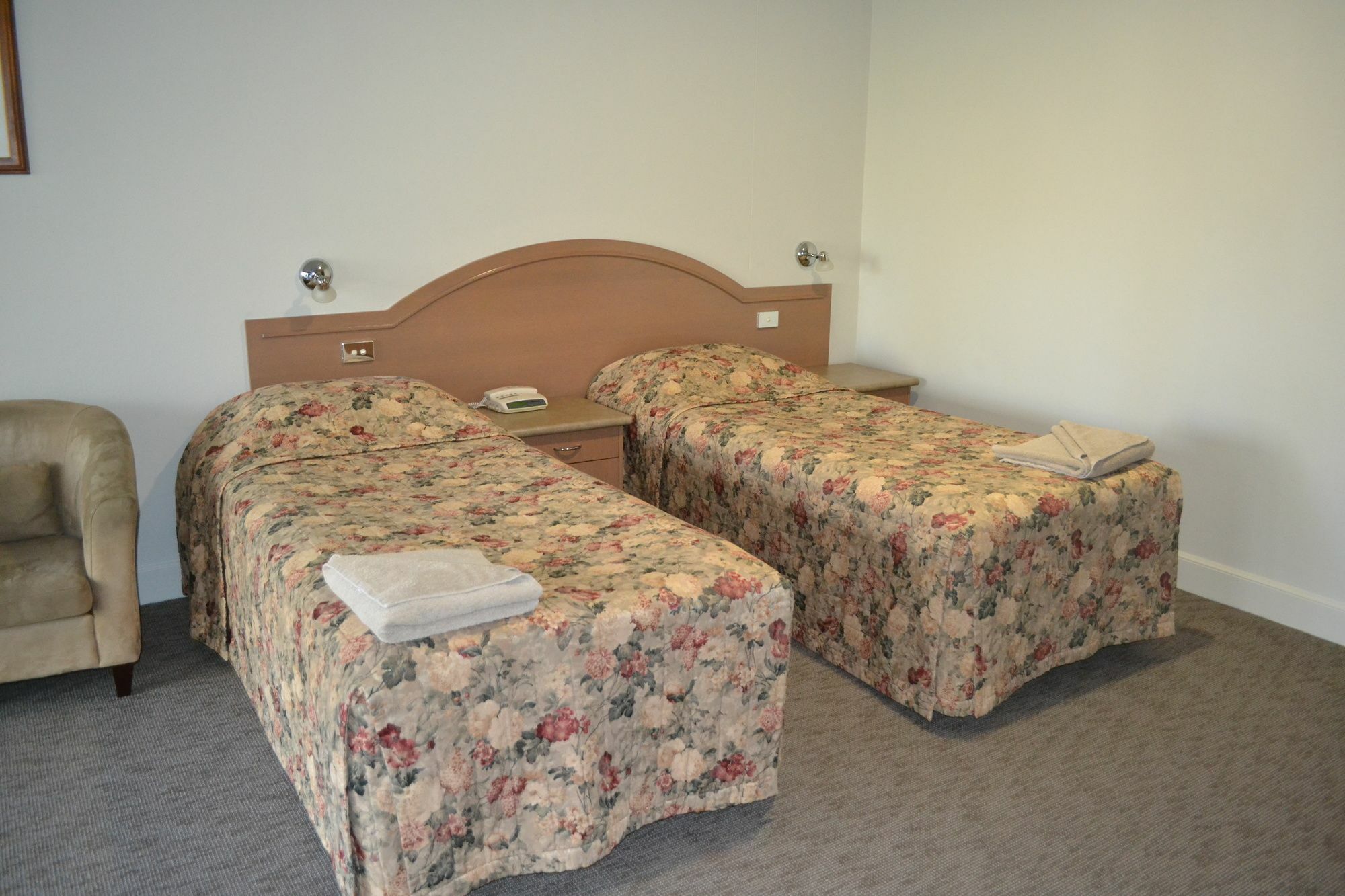 亚勒旺加穆瓦尔瓦高尔夫俱乐部酒店 外观 照片 A room at the hotel